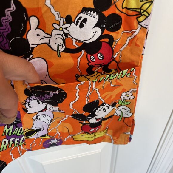 Disney Mickey Mouse Orange Halloween Scrub Top Medium  Minnie Front Pockets NWT - Picture 5 of 7